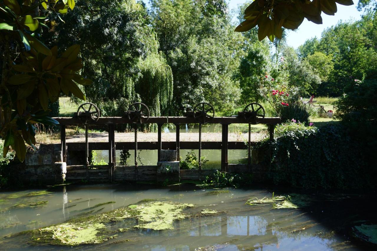 Le Moulin De Moquesouris - Chambres D'Hotes Et Table D'Hote Nazelles-Negron Εξωτερικό φωτογραφία